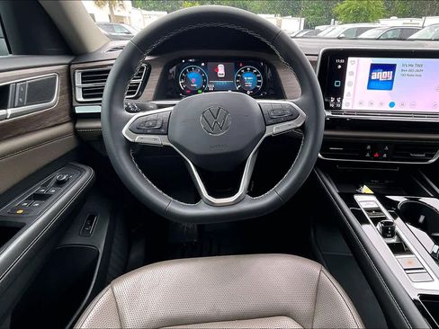 Used 2024 Volkswagen Atlas SEL AWD/4WD image 6