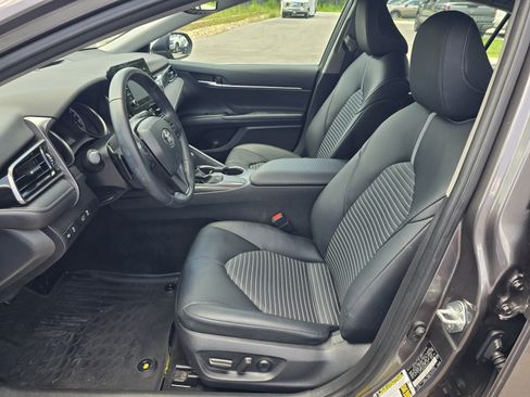 Used 2021 Toyota Camry SE w/ Convenience Package FWD image 12