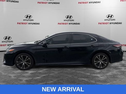 Used 2018 Toyota Camry SE FWD image 6