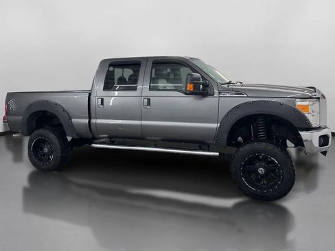 Used 2012 Ford F250 Lariat w/ Lariat Interior Pkg image 11
