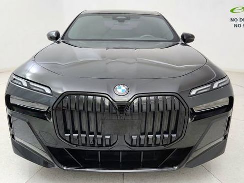 Used 2023 BMW 740i w/ Parking Assistance Package RWD image 2