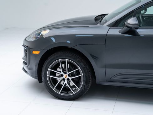Certified 2025 Porsche Macan AWD/4WD image 11