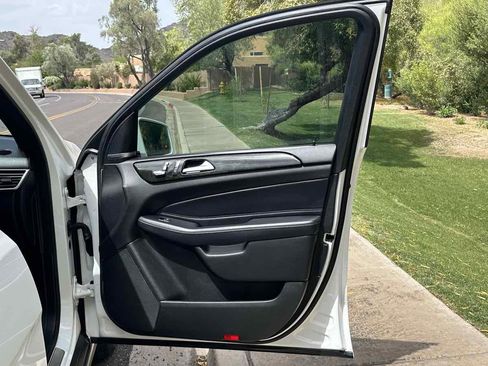 Used 2018 Mercedes-Benz GLE 350 w/ Premium 1 Package image 41