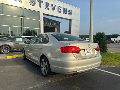 Used 2011 Volkswagen Jetta SE FWD image 8