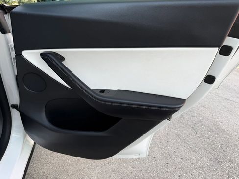 Used 2021 Tesla Model Y Long Range AWD/4WD image 30