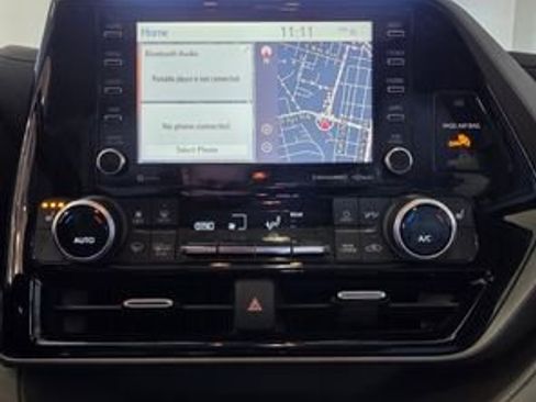 Used 2022 Toyota Highlander XLE image 18