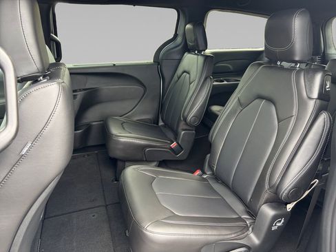 New 2026 Chrysler Pacifica Select FWD image 15
