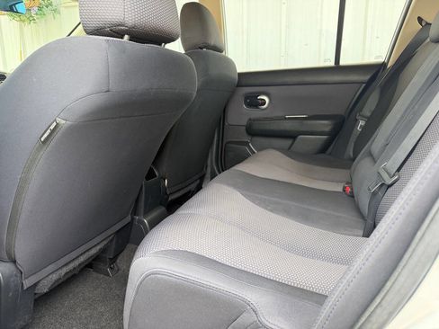 Used 2009 Nissan Versa Hatchback w/ Convenience Pkg FWD image 23