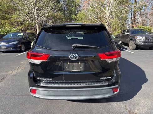Used 2019 Toyota Highlander XLE image 18