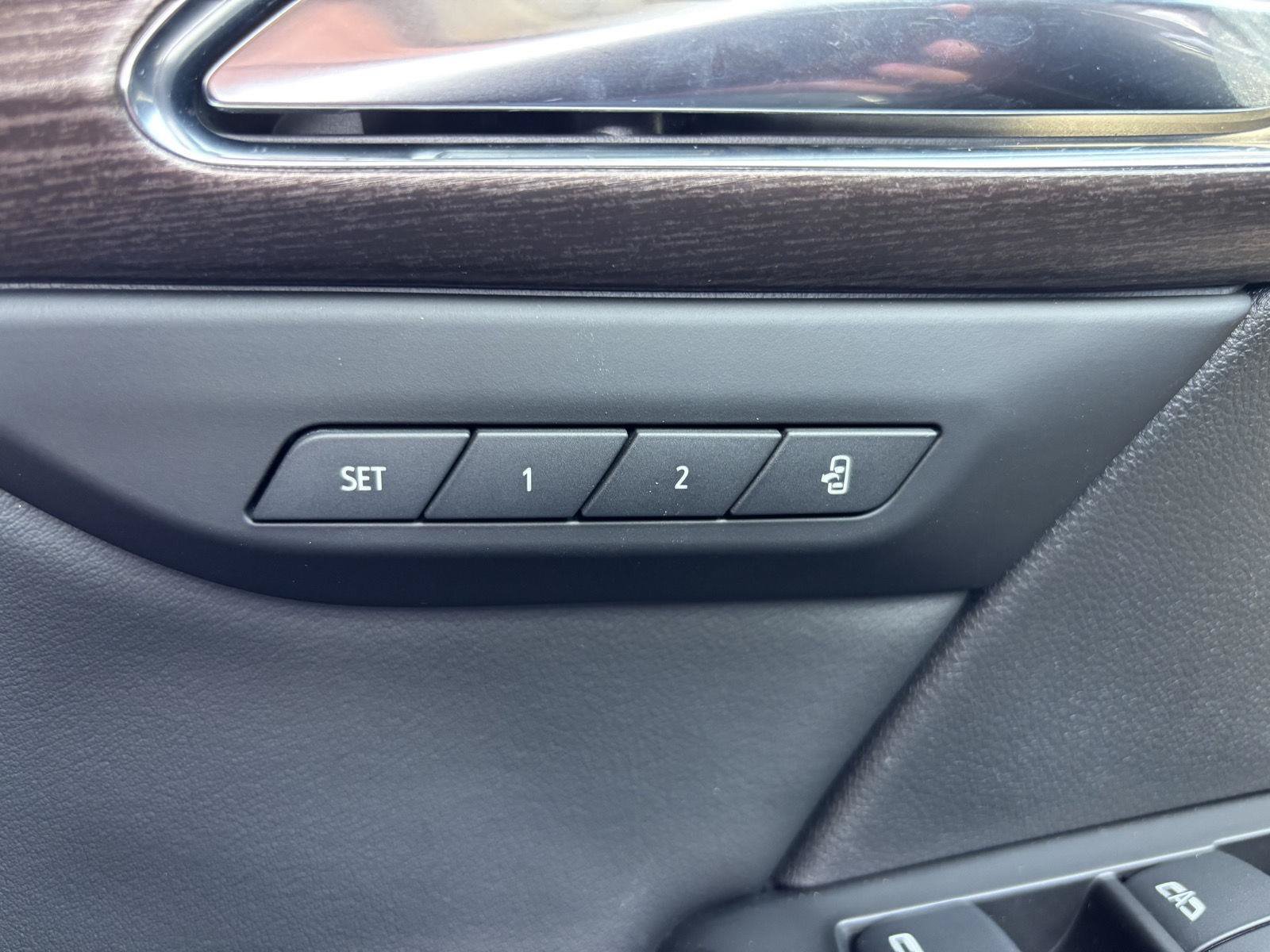 Used 2023 Buick Envision Avenir AWD/4WD image 36