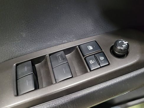 Used 2021 Toyota Camry SE w/ Cold Weather Package FWD image 27