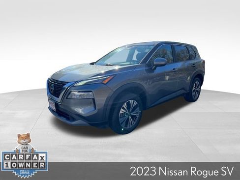 Used 2023 Nissan Rogue SV image 3