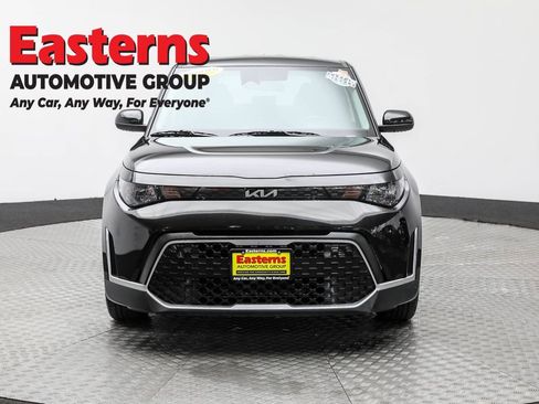 Used 2023 Kia Soul LX FWD image 2