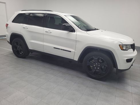 Used 2019 Jeep Grand Cherokee Laredo image 11