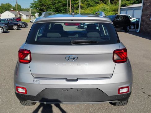 Used 2025 Hyundai Venue SEL FWD image 6