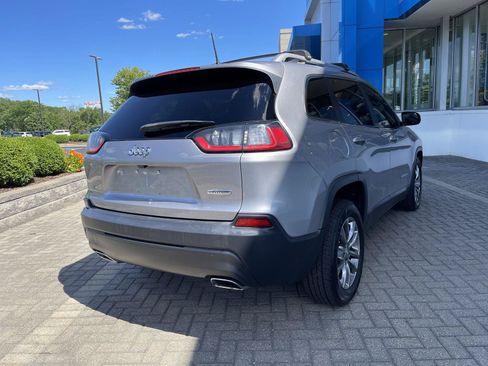 Used 2019 Jeep Cherokee Latitude Plus w/ Cold Weather Group FWD image 5
