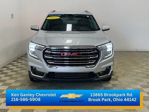Certified 2022 GMC Terrain SLT AWD/4WD image 2