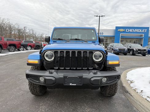 Used 2023 Jeep Gladiator Willys image 2