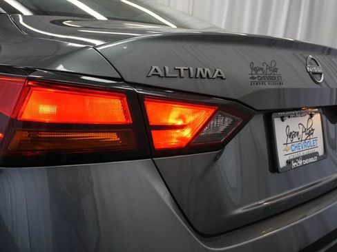Used 2024 Nissan Altima 2.5 SV FWD image 12