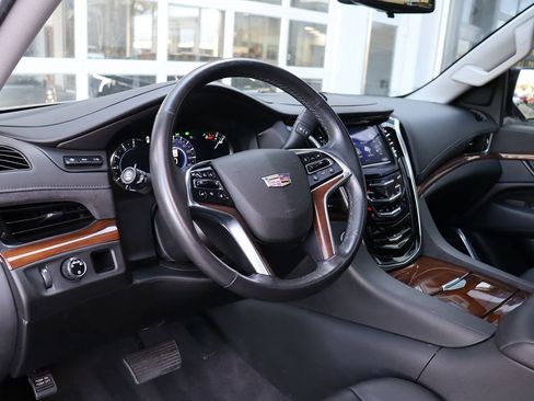Used 2020 Cadillac Escalade Luxury image 14