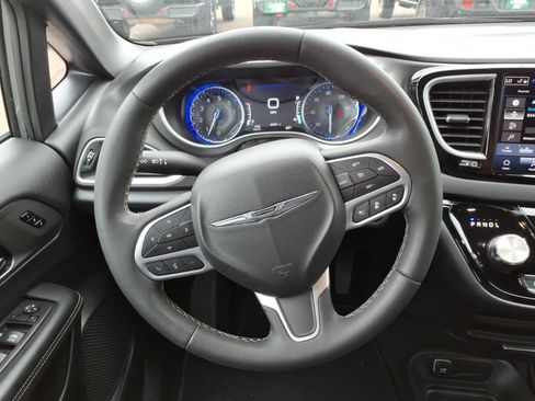 Used 2025 Chrysler Pacifica Select FWD image 22