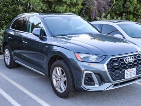 Used 2023 Audi Q5 2.0T Premium w/ Convenience Package image 3