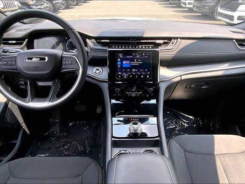 Certified 2025 Jeep Grand Cherokee Laredo X w/ Luxury Tech Group I AWD/4WD image 14