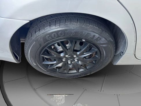 Used 2012 Toyota Camry L image 24