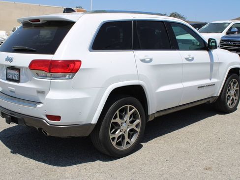 Used 2018 Jeep Grand Cherokee Limited AWD/4WD image 4