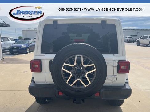 Used 2024 Jeep Wrangler Unlimited Sahara AWD/4WD image 5