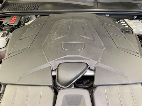 Used 2025 Porsche Cayenne Coupe image 24