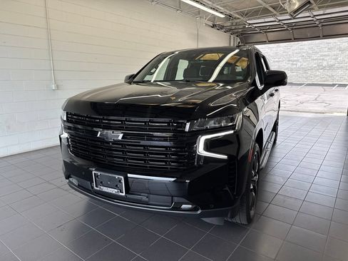 Used 2023 Chevrolet Suburban RST w/ Luxury Package AWD/4WD image 3