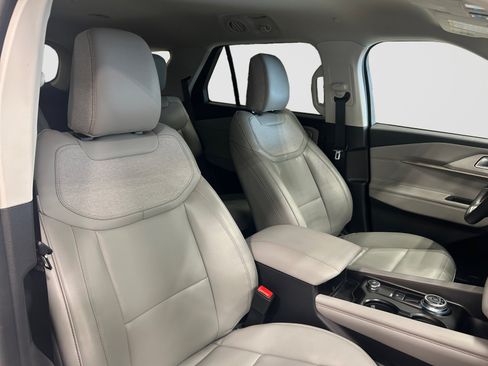 Used 2026 Ford Explorer Active w/ Active Comfort Package RWD image 16