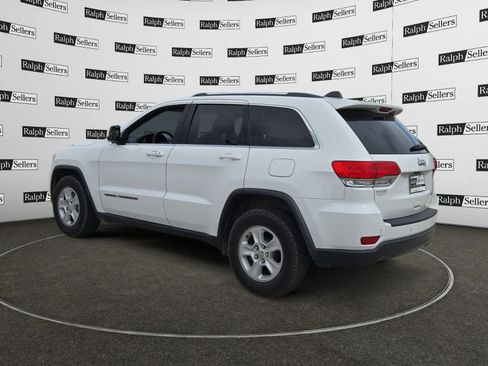 Used 2017 Jeep Grand Cherokee Laredo w/ Quick Order Package 2BE RWD image 2