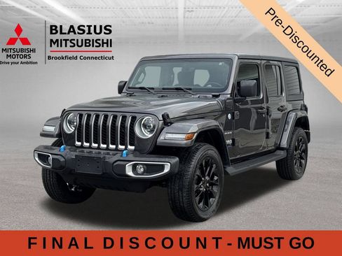 Used 2023 Jeep Wrangler Unlimited Sahara w/ Cold Weather Group AWD/4WD image 4