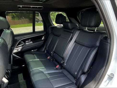 Used 2023 Land Rover Range Rover SE AWD/4WD image 7