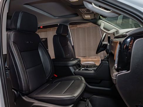 Used 2025 GMC Sierra 3500 Denali w/ Denali Reserve Package image 30