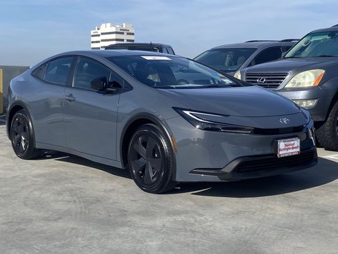 Certified 2025 Toyota Prius LE image 2