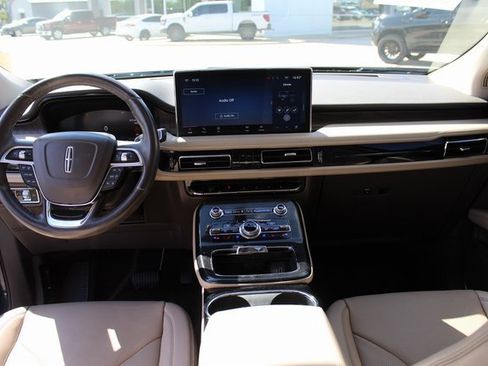Used 2023 Lincoln Nautilus Reserve image 17