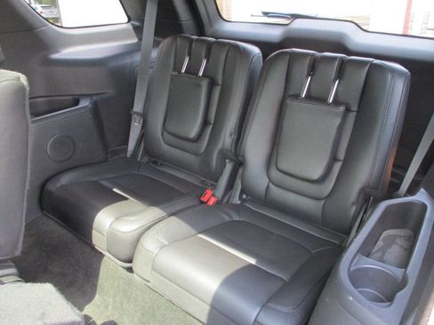 Used 2015 Ford Explorer XLT w/ Equipment Group 202A AWD/4WD image 23