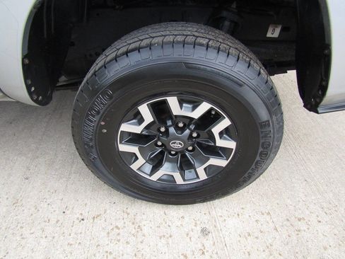 Used 2022 Toyota Tacoma SR AWD/4WD image 9