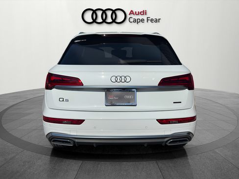 Used 2023 Audi Q5 2.0T Premium w/ Convenience Package AWD/4WD image 4