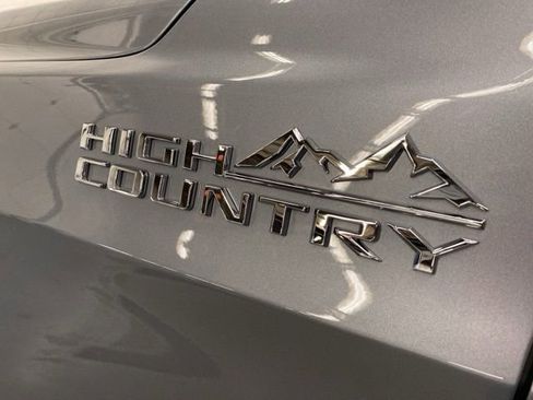 Used 2025 Chevrolet Tahoe High Country AWD/4WD image 33