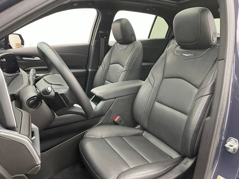 Used 2024 Cadillac XT4 Luxury w/ Cold Weather Package FWD image 20