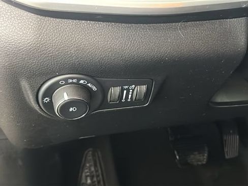 Used 2022 Jeep Compass Latitude FWD image 19