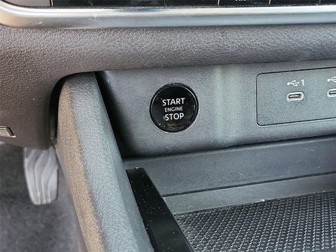 Used 2024 Nissan Rogue SV AWD/4WD image 9