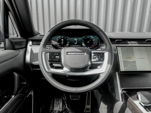New 2025 Land Rover Range Rover SE image 18