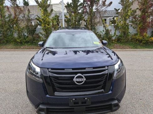 New 2025 Nissan Pathfinder SV w/ Black Appearance Package image 3