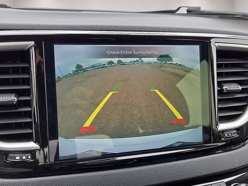Used 2024 Chrysler Pacifica Touring-L FWD image 27