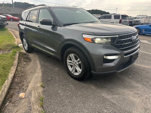 Used 2021 Ford Explorer XLT w/ Equipment Group 202A RWD image 4